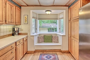 House (3 Bedrooms) | Interior - Vibrant 3BR Near Downtown w/ Fireplaces (Fairbanks)