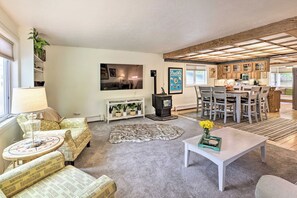 House (3 Bedrooms) | Interior - Vibrant 3BR Near Downtown w/ Fireplaces (Fairbanks)