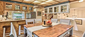 Vibrant 3BR Near Downtown w/ Fireplaces