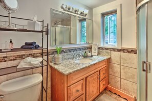 House (3 Bedrooms) | Interior - Vibrant 3BR Near Downtown w/ Fireplaces (Fairbanks)