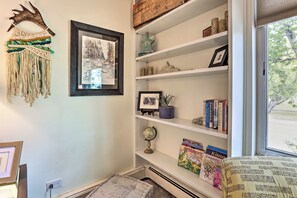 House (3 Bedrooms) | Interior - Vibrant 3BR Near Downtown w/ Fireplaces (Fairbanks)
