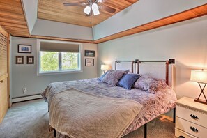 House (3 Bedrooms) | Interior - Vibrant 3BR Near Downtown w/ Fireplaces (Fairbanks)