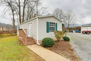 House (1 Bedroom) | Interior - Blue Ridge Base Camp: Resort Cabin in Waynesville (Waynesville)