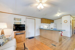 House (1 Bedroom) | Interior - Blue Ridge Base Camp: Resort Cabin in Waynesville (Waynesville)