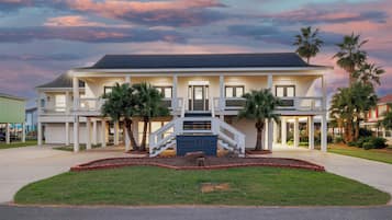 House (5 Bedrooms) | Front of property