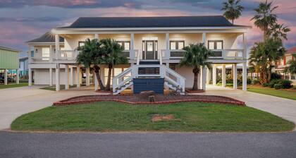 Bring Your Boat! Lake Charles Home w/ Dock & Lift