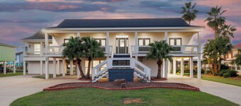 Bring Your Boat! Lake Charles Home w/ Dock & Lift