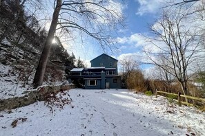 المنشأة من الداخل