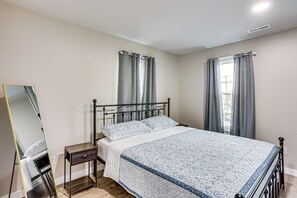 Interior - 2 Mi to Dtwn Harrisburg! Convenient Duplex (Lemoyne)