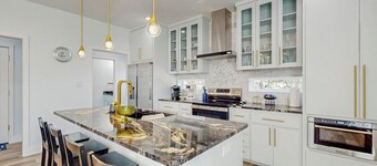 3BR Modern 2-story Home w/ Kitchen & Backyard