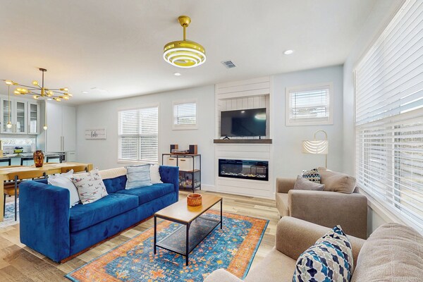 Modern Living In Texas! Home 2 Blocks To Lake Lbj - Texas