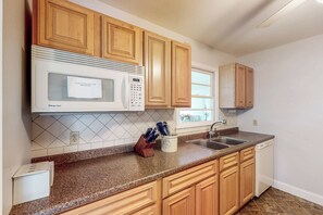 House (3 Bedrooms) | Interior - 'callaway Drive Retreat' 3BR Home Near Water (Shady Side)