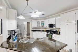 House (4 Bedrooms) | Interior