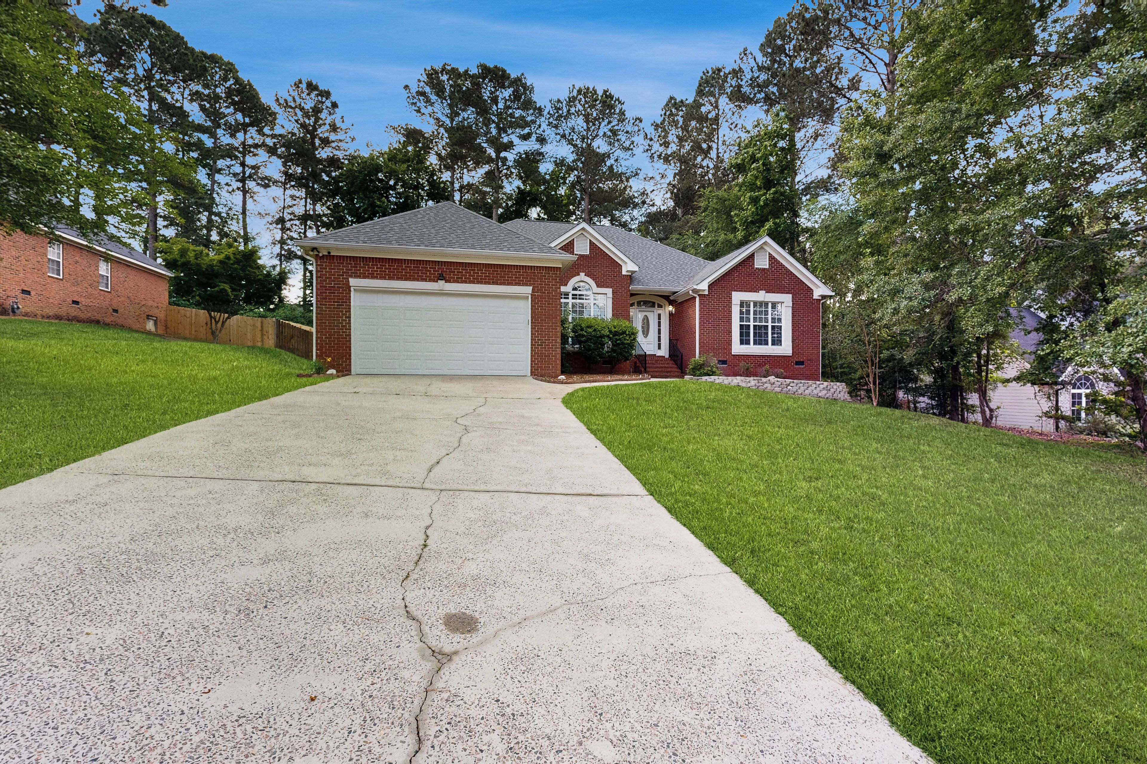 House (4 Bedrooms) | Front of property
