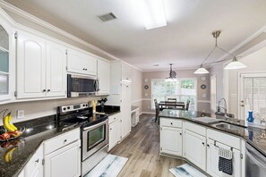 House (4 Bedrooms) | Interior