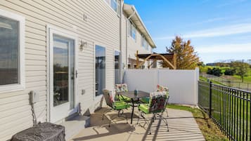 Apartment (3 Bedrooms) | Front of property