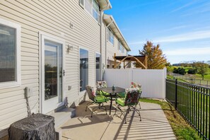 Apartemen (3 Bedrooms) | Bagian depan properti