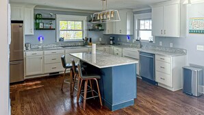 House (3 Bedrooms) | Interior - 3 BR Home: Dog Friendly w/ Scenic Views & Pool (Lookout Mountain)