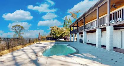 3 BR Home: Dog Friendly w/ Scenic Views & Pool