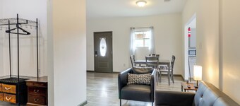 4 Mi to Lake Bastrop: Pet-friendly Apartment!