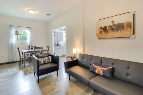 4 Mi to Lake Bastrop: Pet-friendly Apartment!