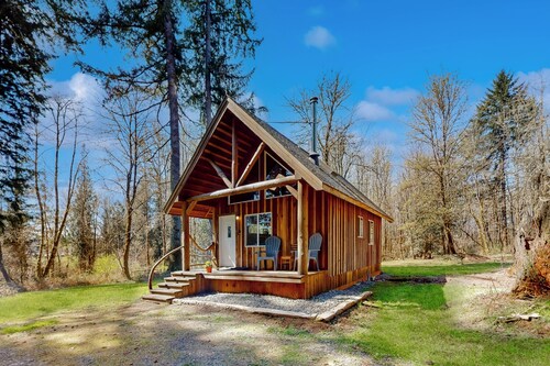 1 BR Dog-friendly Home w/ Fire Pit, Near Creek