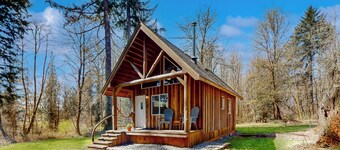 1 BR Dog-friendly Home w/ Fire Pit, Near Creek