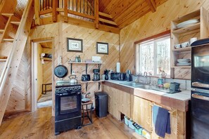 House (1 Bedroom) | Interior - 1 BR Dog-friendly Home w/ Fire Pit, Near Creek (Toledo)