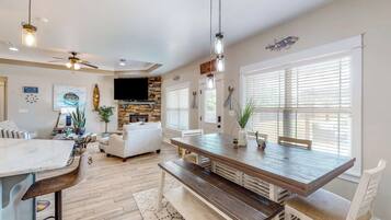 House (4 Bedrooms) | Interior