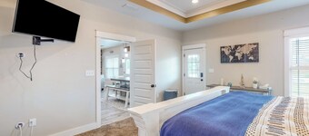 4BR Retreat w/ a Saltwater Pool & Fire Table