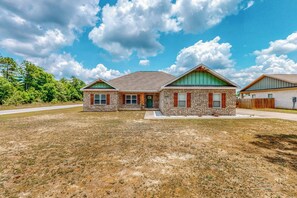 House (4 Bedrooms) | Interior - 4BR Retreat w/ a Saltwater Pool & Fire Table (Crestview)