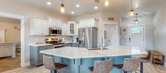 4BR Retreat w/ a Saltwater Pool & Fire Table