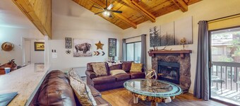 3BR Condo w/ Fire Pit & Full Kitchen