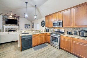 Interior - 5 Mi to Cedar Hill SP & Joe Pool Lake: Family Home (Cedar Hill)