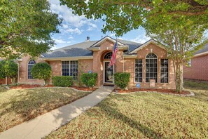 House (4 Bedrooms) | Interior - 5 Mi to Cedar Hill SP & Joe Pool Lake: Family Home (Cedar Hill)
