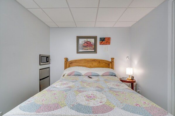 Apartment (0 Bedroom) | Interior - Studio Near Ocoee River & Waterfalls (Etowah)