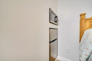 Interior - Biker-friendly Etowah Retreat w/ Mountain Views! (Etowah)