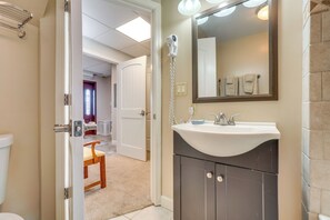 Apartment (0 Bedroom) | Interior - Studio Near Ocoee River & Waterfalls (Etowah)