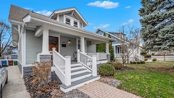 House (4 Bedrooms) | Front of property