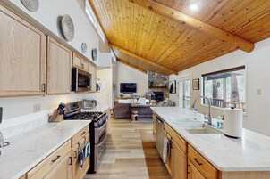 House (2 Bedrooms) | Interior