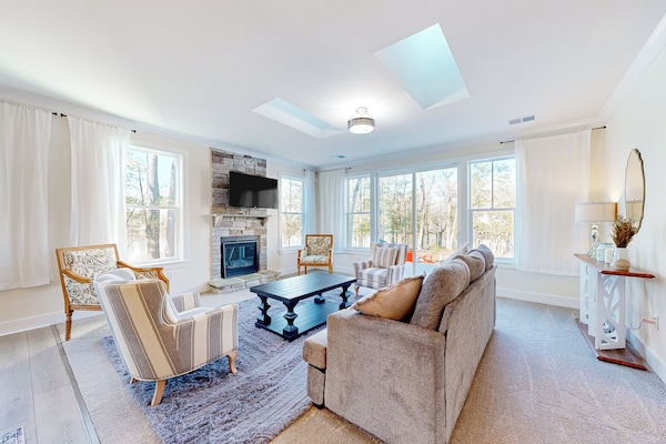 3br Riverfront Home W/ Kayaks & Game Room - Trap Pond State Park, Laurel