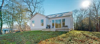 3BR Riverfront Home w/ Kayaks & Game Room