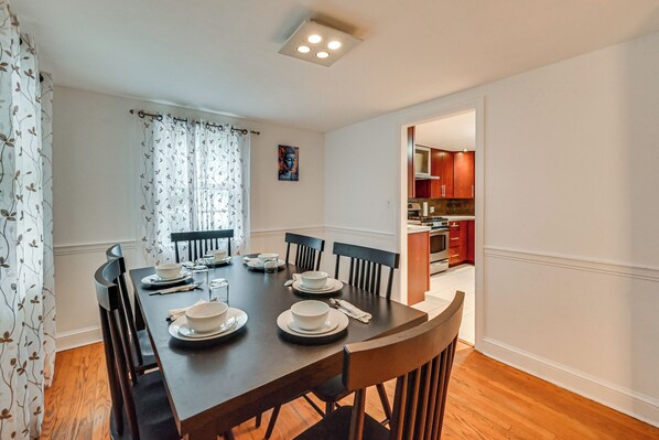 Interior - 1 Mi to Connecticut River: Home w/ Large Backyard (Glastonbury)