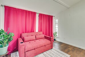 Interior - 1 Mi to Connecticut River: Home w/ Large Backyard (Glastonbury)