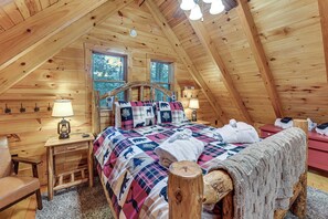 Interior - Beautiful Wood Cabin in Red River Gorge (Rogers)