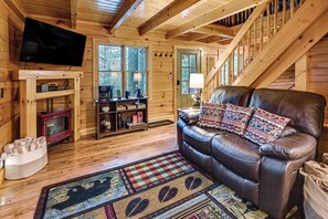 Interior - Beautiful Wood Cabin in Red River Gorge (Rogers)