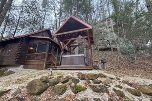 Interior - Beautiful Wood Cabin in Red River Gorge (Rogers)