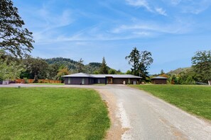 Apartment (0 Bedroom) | Interior - Home w/ Stunning River Views & Nearby Attractions (Myrtle Creek)