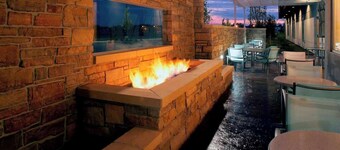 Near Six Flags Great America + Breakfast & Pool