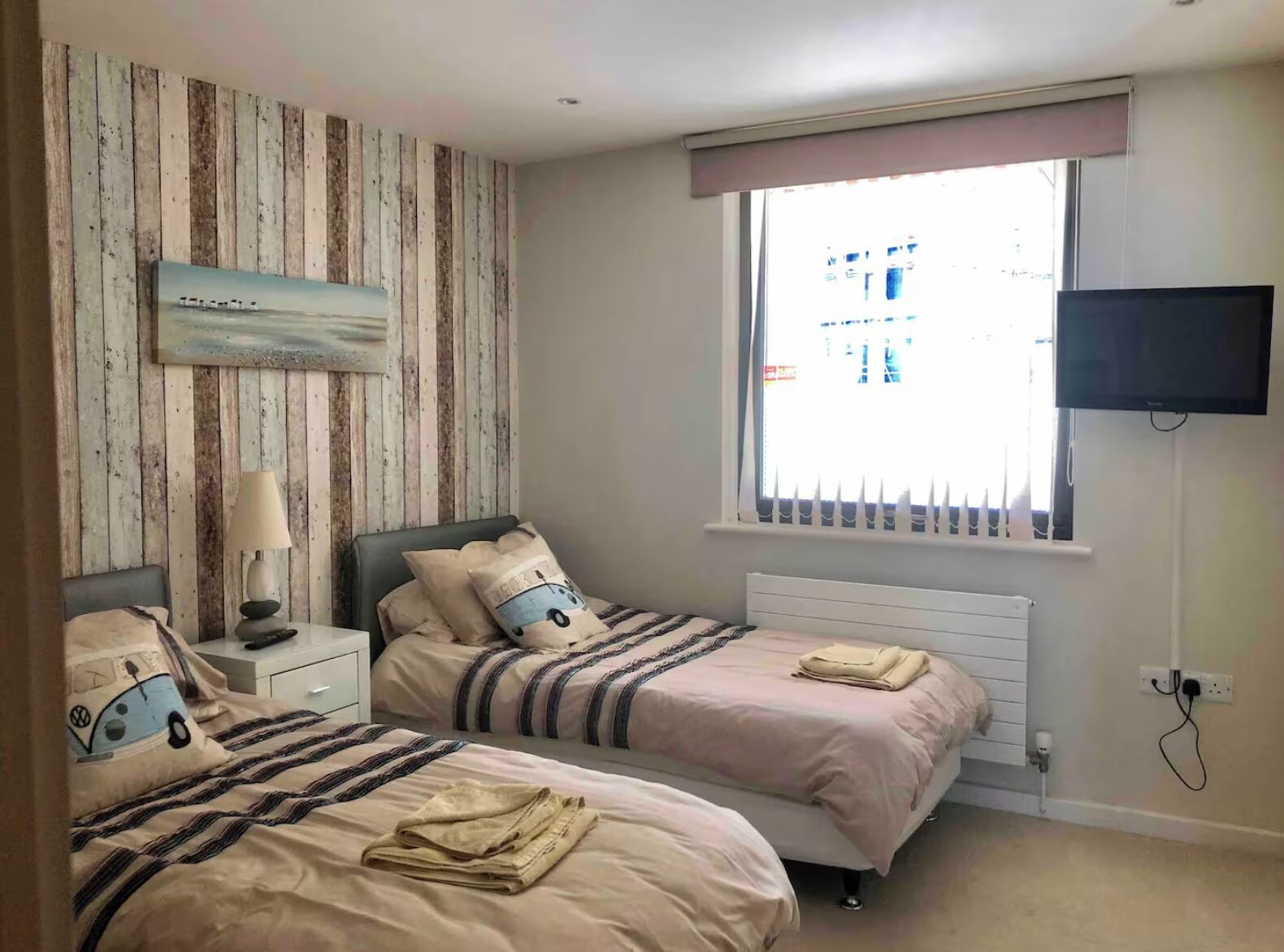 2 bedrooms, iron/ironing board, bed sheets